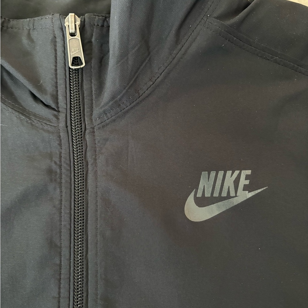 Nike Men's Black Lightweight jacket - Picture 4 of 11